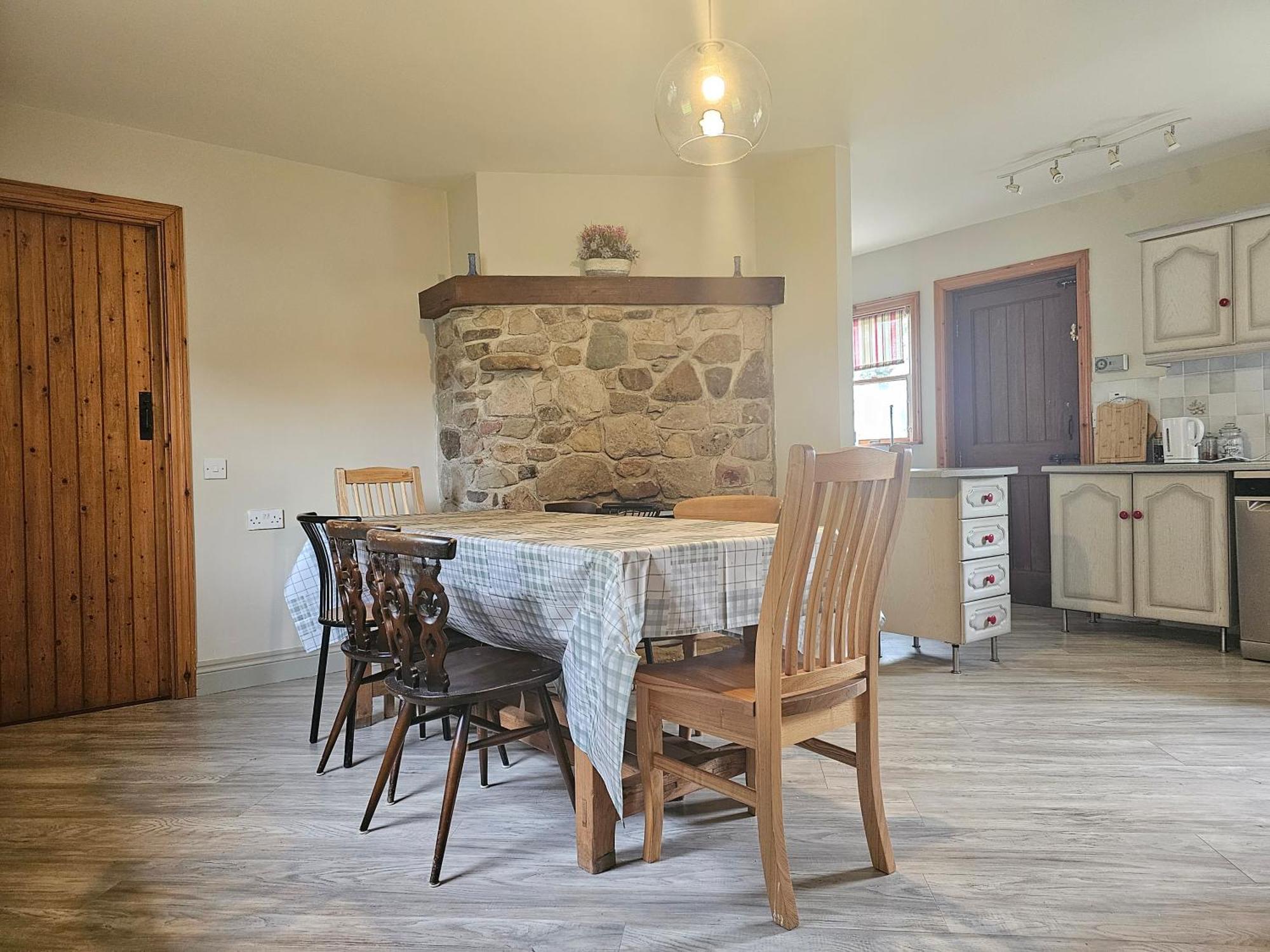 Longford Holiday Red Rose Self Catering Cottage Buitenkant foto